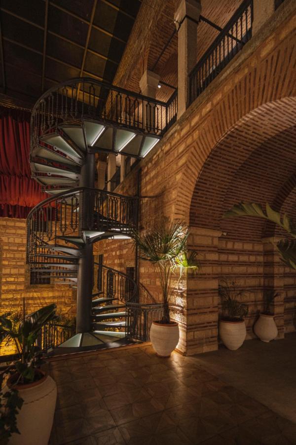 Han 1772 Hotel Istambul Exterior foto Spiral staircase