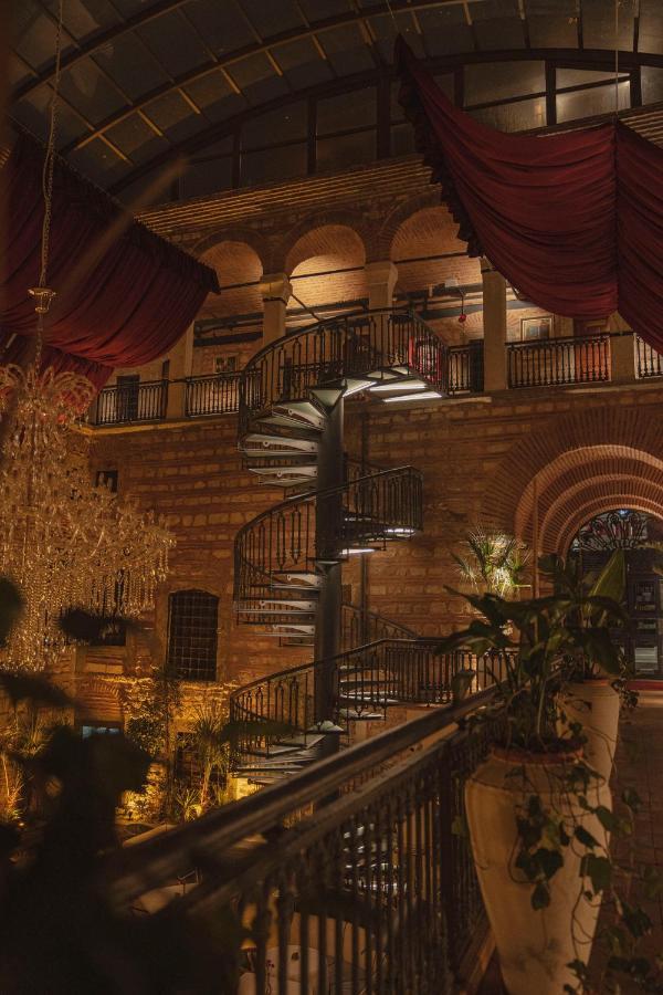 Han 1772 Hotel Istambul Exterior foto The spiral staircase