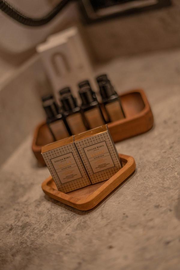 Han 1772 Hotel Istambul Exterior foto A selection of toiletries