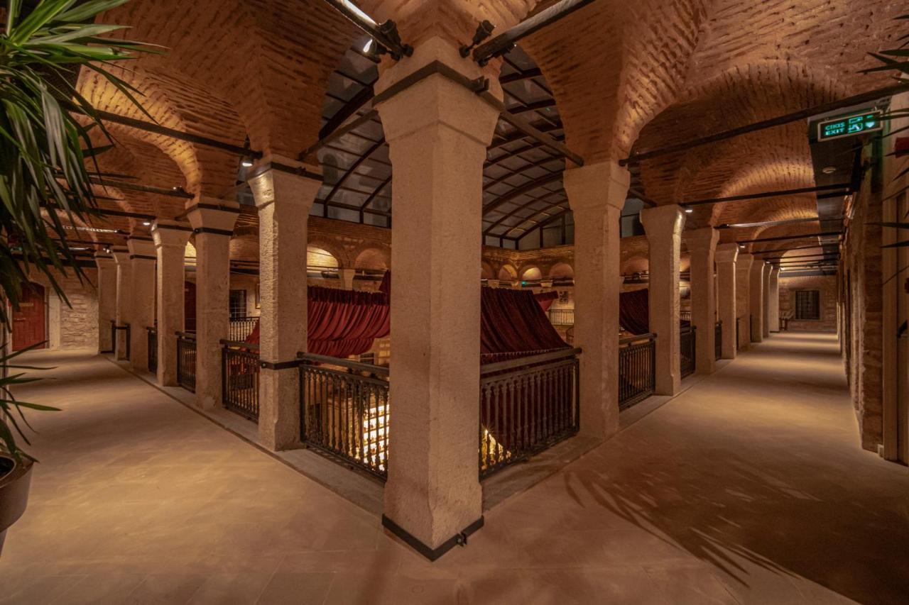 Han 1772 Hotel Istambul Exterior foto The interior of the restored Al-Jalsa Theatre